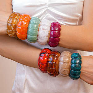 2025 tendencia de alta calidad hecho a mano Javed artesanías resina exagerada forma de luna brazaletes lindo color para mujeres aniversario - Product Image 3