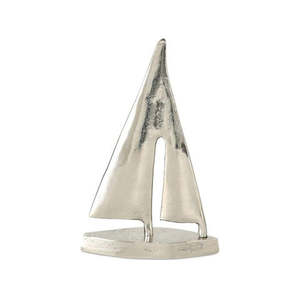 Nouvelle Arrivée Sculpture de Bateau en Aluminium Finition Argent Bateau à Voile Moderne Cadeau de Mariage Art Déco Fait Main Accessoires de Bureau - Product Image 1