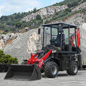 Kostenloser Versand Premium-Bagger lader mit fortschritt licher Hydraulik, Auto-Shift-Getriebe und Hoch leistungs reifen - Product Image 1