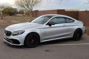 รถยนต์เมอร์เซเดส-เบนซ์ AMG C63 S ซีดาน ปี 2019 สภาพดีเยี่ยม วิ่งเพียงประมาณ 17,800 ไมล์ เครื่องยนต์เทอร์โบ V8 503 แรงม้า ภายในสีเข้ม ไมล์น้อย ล้อแม็ก R19 - Product Image 4
