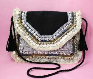 Pochette Boho avec glands colorés et broderie à la main, essentiel pour les événements spéciaux. - Product Image 6