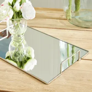 Bandeja Artesanal con Acabado Metálico para Decoración del Hogar, Acabado Dorado Antiguo, Bandeja de Metal de Lujo Plateada con Diseño Floral, Segura - Product Image 2