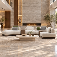 Canapé modulaire en tissu crème de luxe moderne avec table d'appoint intégrée, meubles sur mesure pour salon de villa