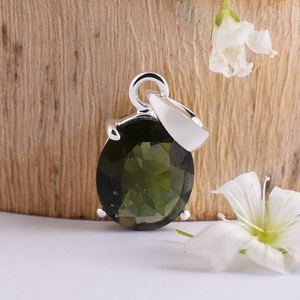 Vente en gros de pendentif en argent sterling 925 avec bijoux en pierre d'amétrine de pierre naturelle faits à la main, cadeau pour elle avec des breloques uniques - Product Image 1