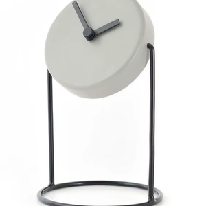 Horloge murale en bois abstraite en forme de larme, artistique, moderne, sculptée, décoration d'intérieur design, unique, asymétrique - Product Image 1