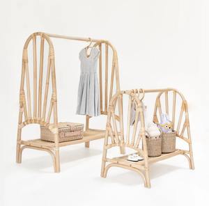 Percheros de mimbre para exhibir ropa de bebé, venta al por mayor, estante colgante de mimbre natural para ropa de niños - Product Image 1