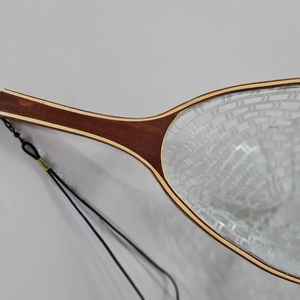 Pas cher Prix En Bois Pêche À La Mouche Truite Épuisette Avec Naylon Et Filet À Mailles Et Long Crochet Élastique De Suspension - Product Image 4