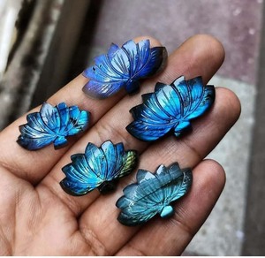 Labradorite naturelle de qualité supérieure, cabochon de 15-30 mm environ, fabrication indienne, sculpture de lotus, finition haute brillance, certifiée IGI, pour mariage - Product Image 1