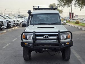 ข้อเสนอที่ดีที่สุดสำหรับ LandCruiserS 70 Hardtop ปี 2014 |   พวงมาลัยขวา |   ดีเซล V8 |   เกียร์ธรรมดา |   รถเอสยูวีอเนกประสงค์ขับเคลื่อนสี่ล้อแบบทนทาน - Product Image 2
