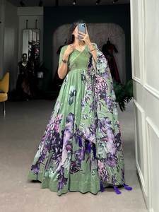 El último vestido Anarkali de trabajo con estampado floral de seda Tusar de diseñador de FabZone - Product Image 2