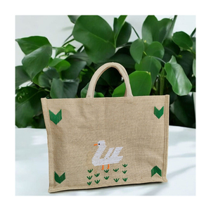 กระเป๋าผ้าปอกระเจาพร้อมกระเป๋าเครื่องสำอางปักปกปิดทันสมัย - Product Image 1