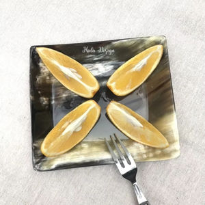 Plat à fruits en corne de buffle sculptée naturelle, vaisselle de luxe faite à la main - Product Image 1