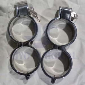 Menottes professionnelles en acier inoxydable avec double mécanisme de verrouillage pour une utilisation sécuritaire - Product Image 6