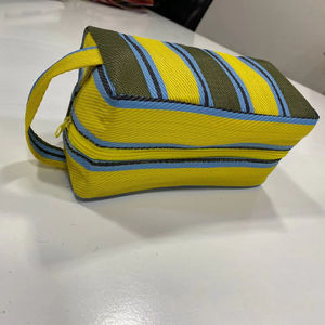 Estuches de cosméticos de lujo Estuche de maquillaje de alta calidad con cierre de cremallera de nailon de estilo moderno Marca Kapadavala fabricada - Product Image 4