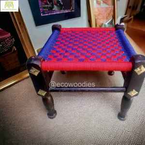 Nouveau tabouret ottoman en bois au design minimaliste Peeda pour salon, repose-pieds pour bébés et enfants, console avec incrustations en os - Product Image 3