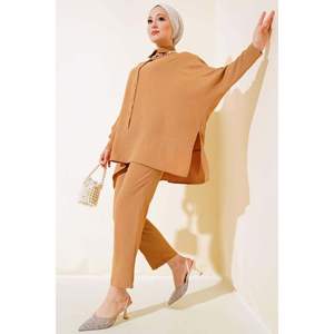 Conjunto de 2 Piezas con Mangas Murciélago y Botones Color Camel - Product Image 2