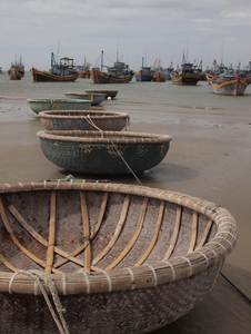 Mini bateau en bambou naturel pour la décoration de table et l'exposition, objet décoratif artisanal fabriqué au Vietnam - Product Image 3