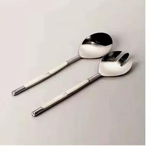 Ensemble de couverts en métal Nouveaux couverts en métal Nouveau dernier serveur de salade dans un nouveau look Serveur de salade en métal avec poignée en laiton pour une utilisation en cuisine - Product Image 5