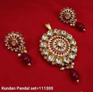 Conjunto de collar con colgante de cobre Kundan y gota elegante de flor chapada en oro tradicional y de moda india para mujer sin cadena - Product Image 4