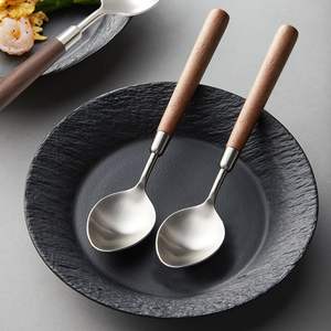 Cuillère à manche en bois rétro Cuillères à soupe de service en acier inoxydable Cuillère à dîner en bois Argenterie argentée avec manche marron 4 pièces. - Product Image 5