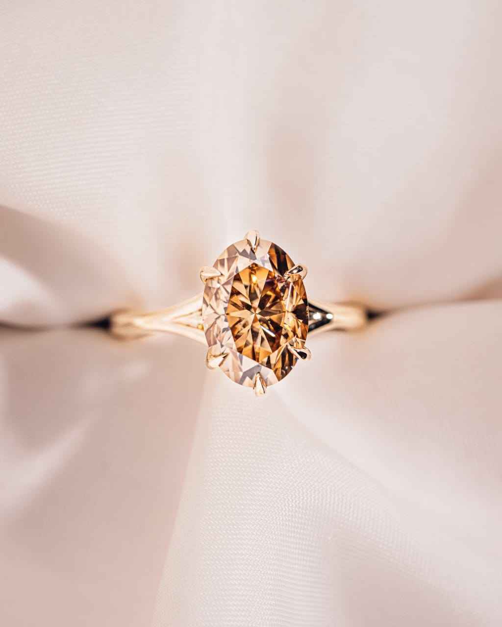 แหวนเพชรโมอิส925สเตอร์ลิงคลาสสิกและสง่างามตัดวงรี