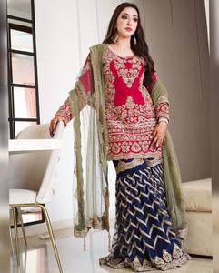 Ensemble traditionnel ethnique de créateur en 3 pièces prêt à porter en soie et coton Sharara Gharara Salwar Kameez avec broderie indienne pour les fêtes d'hiver - Product Image 1