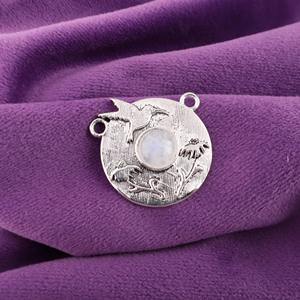 Pendentif pièce en pierre de lune arc-en-ciel taille ronde avec motif colibri gravé, plaqué argent 925, pour mariage et fiançailles - Product Image 3