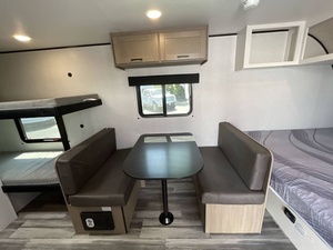 Nouvelle caravane pliante Jayco Jay F-l-i-g-h-t Slx Sport 170BH 2026 prête à la vente, remorque de voyage imperméable - Product Image 2