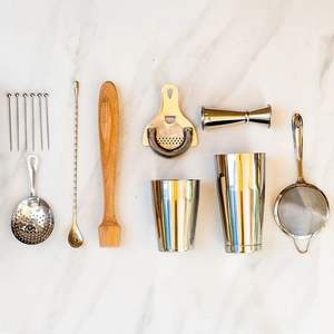 Ensemble d'outils de bar en métal moderne Finition haut de gamme Accessoires de cocktail pour les bars à domicile contemporains et l'accueil élégant - Product Image 1