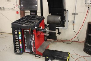 เครื่องเปลี่ยนยางและถ่วงล้อคุณภาพดี Hunterrr HawkEye Elite ขนาด 12-24 นิ้ว สำหรับยางรถ ATV/รถบรรทุก/รถ SUV/รถยนต์/มอเตอร์ไซค์ - Product Image 4