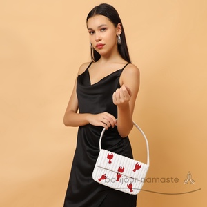 Borsa pochette con perline bianche con forconi rossi a mano borsa di dichiarazione ricamata a mano artigianale - Product Image 1