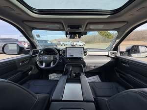 Toyota Sequoia SR5 4WD 2024 Usada en Excelentes Condiciones, Sin Accidentes, Volante a la Izquierda/Derecha - Product Image 3