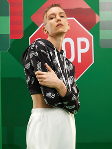 Nueva llegada al por mayor de alta calidad de las mujeres Crop Top Fleece Material Mujeres Crop Top Sublimación Sudadera con capucha en el precio barato - Product Image 5