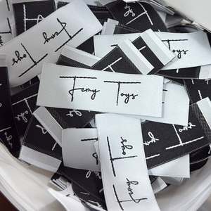 100 étiquette tissée de vêtements de marque personnalisée étiquette de tissu de vêtement avec logo 2x5cm pli d'extrémité/pli central de haute qualité - Product Image 5