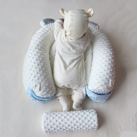 Coussin de lit pour nouveau-né 2-en-1 anti-régurgitation à motif à pois, coussin compensé apaisant qui prévient le réflexe de surprise du bébé