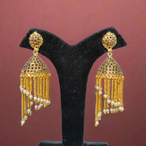 Boucles d'oreilles en vrac serties de boucles d'oreilles de style Jhumka plaqué or 22CT de conception traditionnelle bijoux pour femmes - Product Image 1