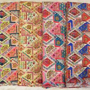 Tissu de broderie imprimé de position de crêpe de chinnon pur faire pour déguiser le matériel de lehenga - Product Image 5