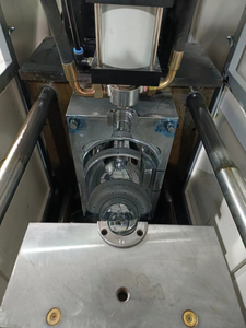 Fabricación de máquina de moldeo por soplado semiautomática de 18,9 litros, máquina de soplado de botellas de PET de 5 galones, botella de agua de preforma para mascotas OEM DIY - Product Image 4