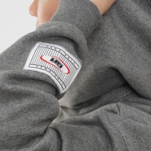 Sweat à capuche oversize Reeder en tissu tricoté respirant gris avec décoration de badge - Product Image 6