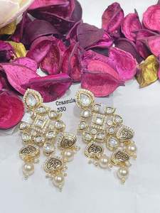 Pendientes de Moda con Acabado Dorado de la Mejor Calidad, Estilo Tradicional con Piedras, Colección para Bodas para Mujer - Product Image 3