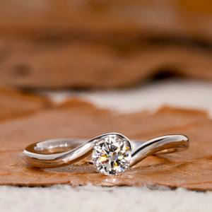 แหวนหมั้นเพชรที่โตในห้องแล็บสีทองคลาสสิกของขวัญแต่งงานแบบบายพาสสีสันสวยงามสำหรับวันครบรอบแหวนชั้นดี - Product Image 1