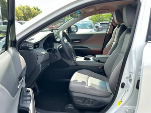 2024 Toyota Venzq LE SUV 4 portes AWD 2.5L 4cyl essence/électrique hybride CVT - Product Image 2