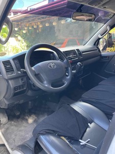 Toyota Hiace Commuter 3.0D Manual Usada en Perfecto Estado, Año 2018 - Product Image 3