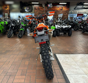 OFERTA AL POR MAYOR: Motocicleta KTM 500 EXC-F SIX DAYS ENDURO 2025 de 6 Velocidades, 100% Auténtica - Product Image 3