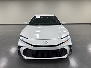 NOUVELLE OFFRE POUR UN VÉHICULE CAMRY SEDAN 2025 À FAIBLE KILOMÉTRAGE (D'OCCASION) - Product Image 2