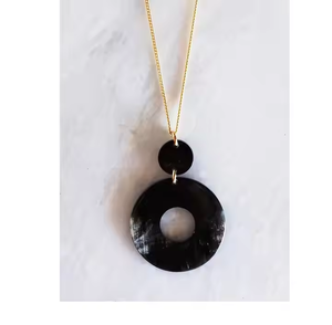 Collar hecho a mano de hueso de cuerno de búfalo con estilo de alta calidad POR CRESCENT CRAFTS - Product Image 1