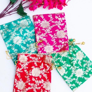 Inde mariage et pendaison de crémaillère pochette cadeau sacs sac à main à deux sangles sac Potli pour bijoux pièce Sangeet faveur et cadeau Diwali - Product Image 1