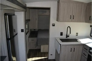 Remolque de Campamento Usado Keystone Passport 2401BH 2022 en Venta para Campamento y Viajes - Product Image 6