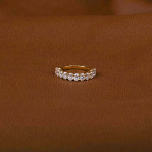 Oval Cut Lab Grown Diamond Wedding Band Classic 18KT Chapado en oro Half Eternity Band para Unisex Elegante regalo para ella - Product Image 1