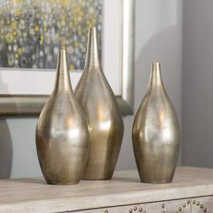 Florero alto de aluminio con superficie reflectante y forma elegante, perfecto para mesas auxiliares de salón o vestíbulos de hotel - Product Image 3